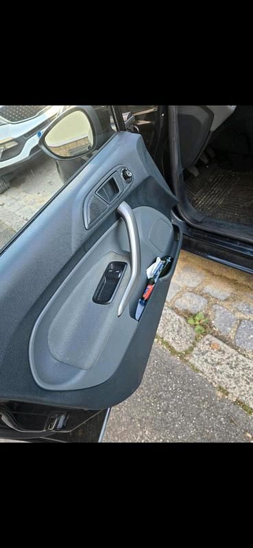 Gebraucht Ford Fiesta 85 PS (62 kW) 2011 Blau Kleinwagen