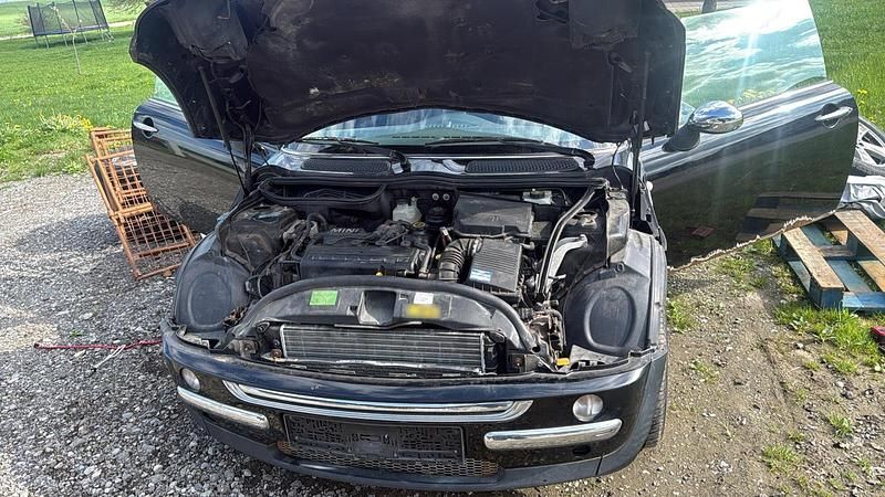 Second-hand Mini Cooper 90 CP (66 kW) 2003 Negru Hatchback