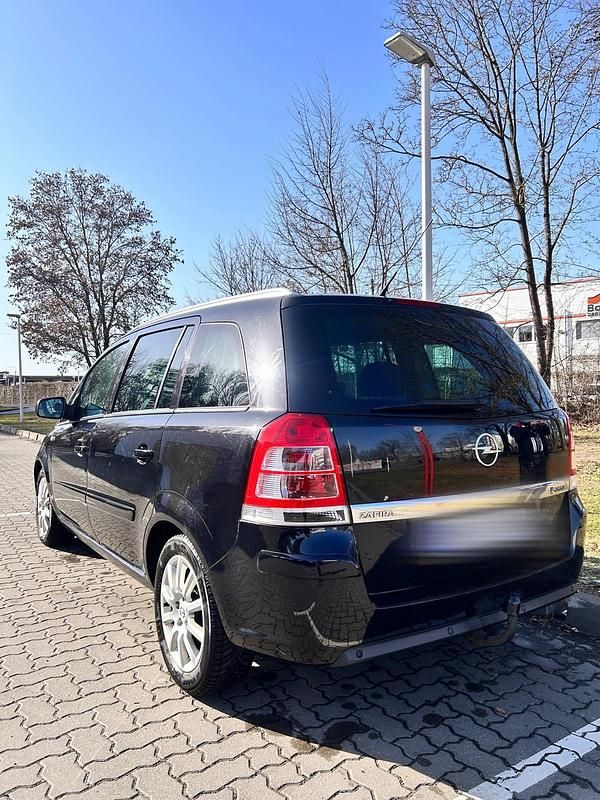 Gebraucht Opel Zafira 125 PS (91 kW) 2011 Schwarz Van / Kleinbus