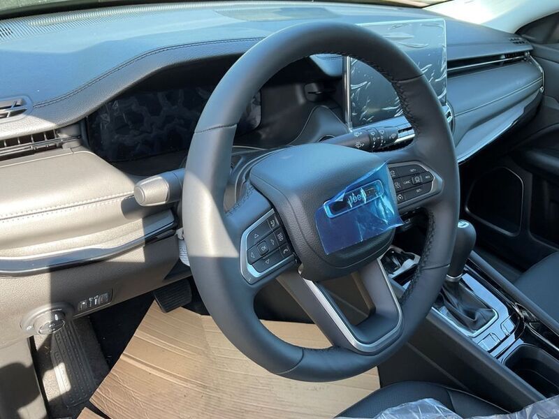 Neu Jeep Compass Summit 131 PS (96 kW) 2025 Grigio moda (graphite grey met SUV