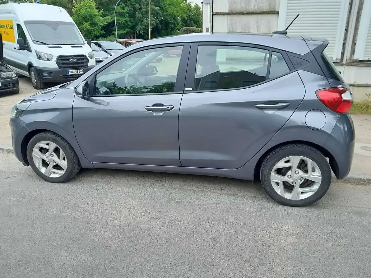 Gebraucht Hyundai i10 Trend 67 PS (49 kW) 2020 Star dust / met Kleinwagen