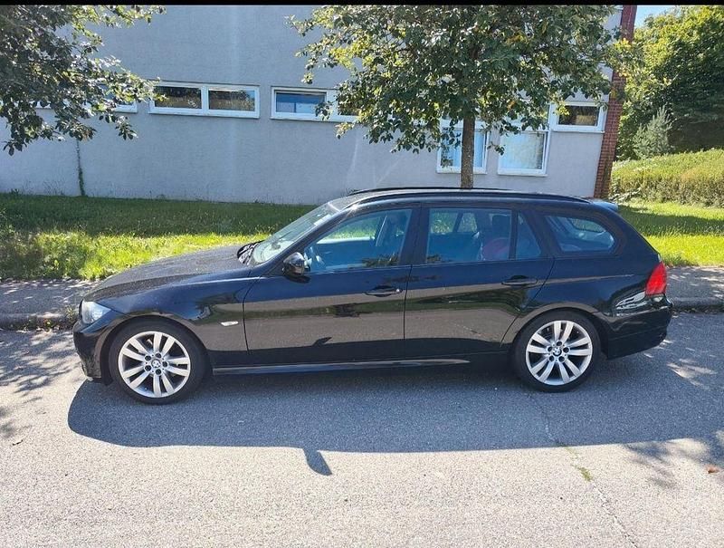 Schwarz Gebraucht 2011 BMW 318 Exclusive Kombi | 4.000 € (Guter Preis) - Bild 1/1