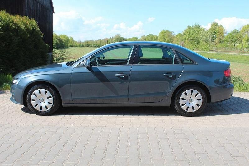 Gebraucht Audi A4 Ambiente 160 PS (117 kW) 2011 Grau Limousine