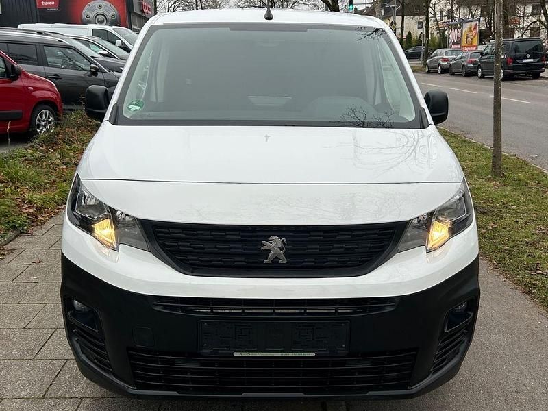 Gebraucht Peugeot Partner Premium 102 PS (75 kW) 2020 Weiß Van / Kleinbus