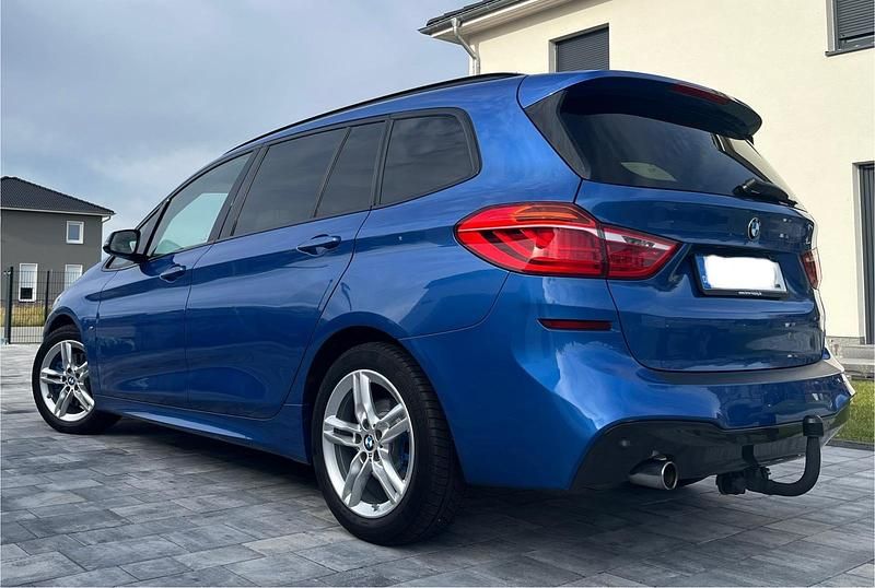 Blau Gebraucht 2016 BMW 218 Gran Tourer M Sport Van / Kleinbus | 9.650 € (Etwas zu teuer) - Bild 1/4