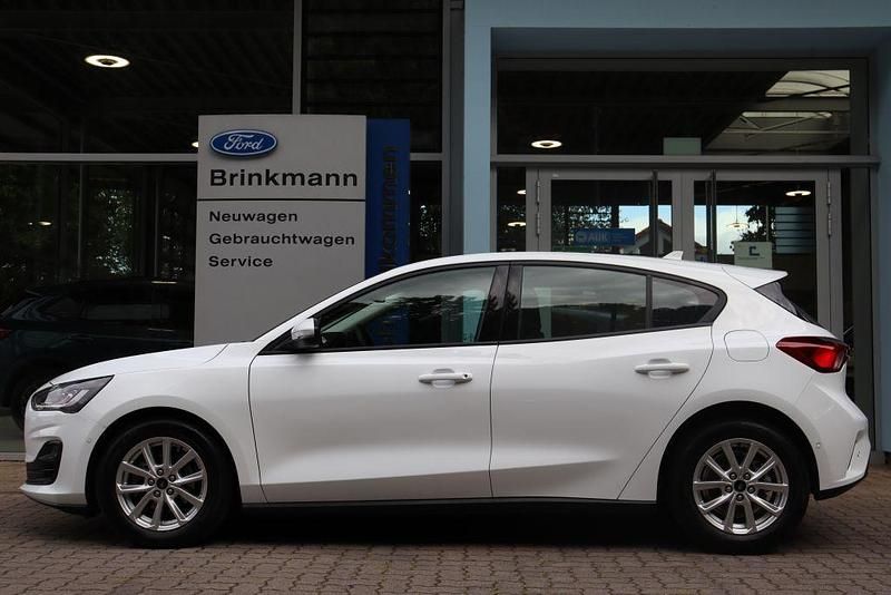 Gebraucht Ford Focus Cool & Connect 101 PS (74 kW) 2022 Frostwei Limousine