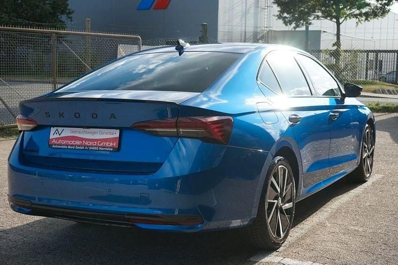 Gebraucht Skoda Octavia SportLine 150 PS (110 kW) 2024 Race blue metallic Limousine
