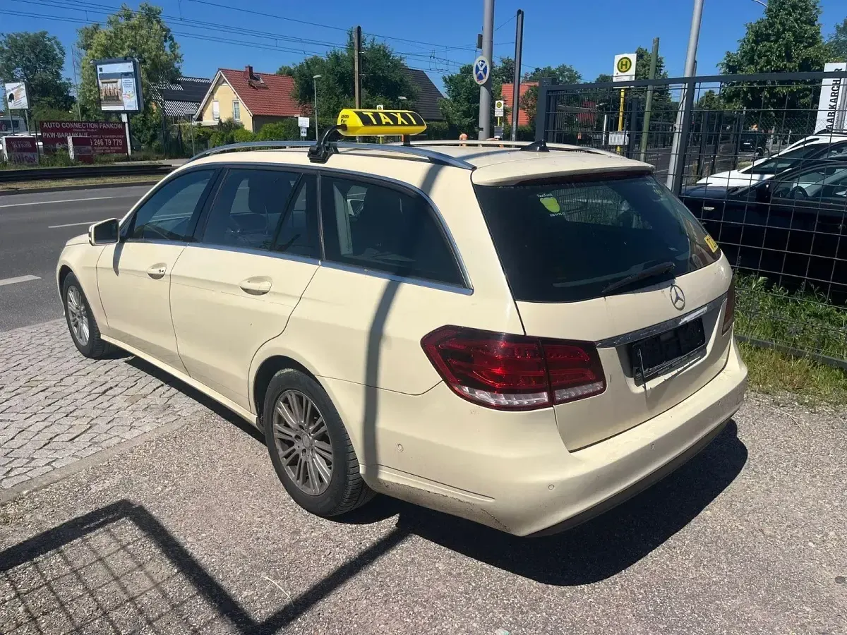 Usado Mercedes E200 Avantgarde 136 CV (100 kW) 2015 Amarillo Familiar
