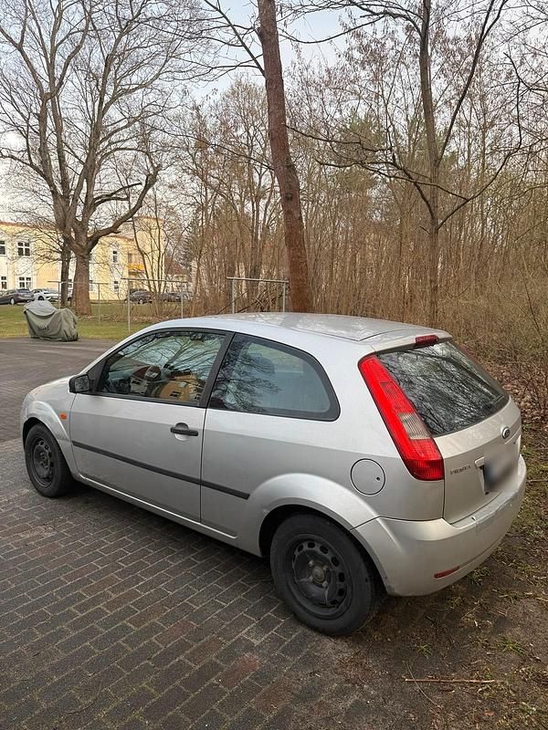 Gebraucht Ford Fiesta 80 PS (58 kW) 2003 Silber Kleinwagen