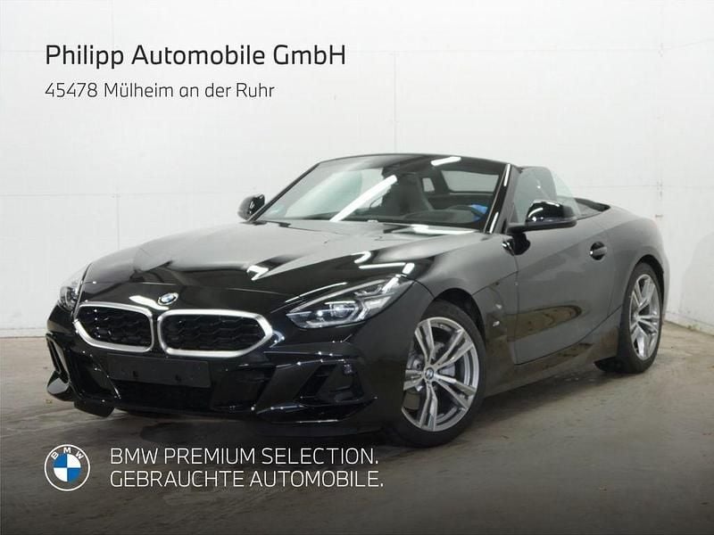 Black sapphire metallic Gebraucht 2025 BMW Z4 Sport Line Cabrio | 43.830 € (Fairer Preis) - Bild 1/4