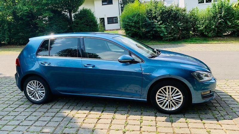 Blau Gebraucht 2014 VW Golf VII Cup Limousine | 8.200 € (Guter Preis) - Bild 1/4