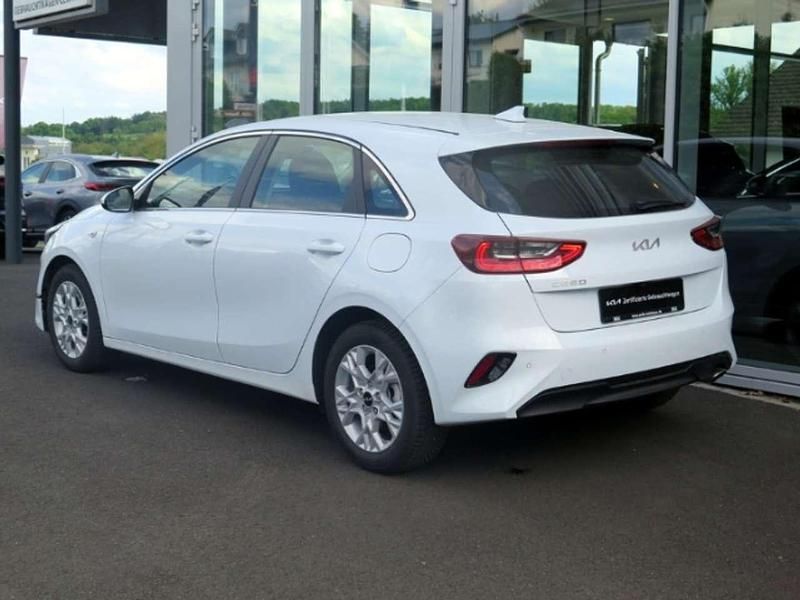 Gebraucht Kia Ceed Comfort 101 PS (74 kW) 2024 Weiß Kleinwagen