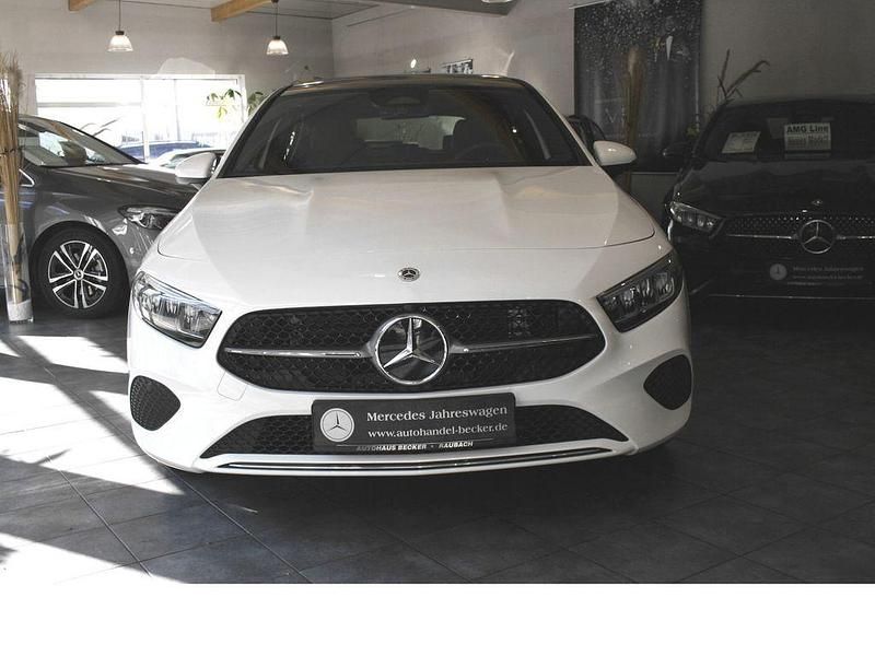 Gebraucht Mercedes A180 Advanced 136 PS (100 kW) 2024 Weiß Limousine