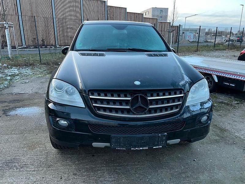 Schwarz Gebraucht 2007 Mercedes ML320 SUV | 5.800 € (Fairer Preis) - Bild 1/4