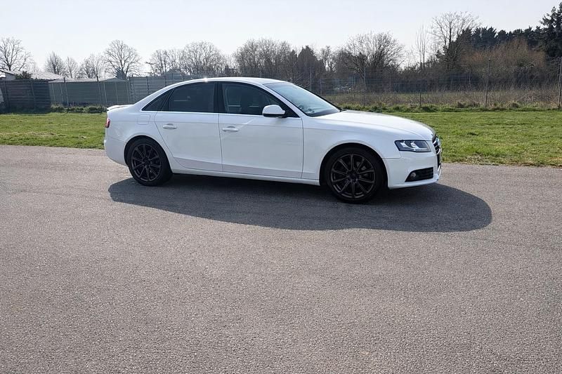 Gebraucht Audi A4 130 PS (95 kW) 2012 Weiß Limousine