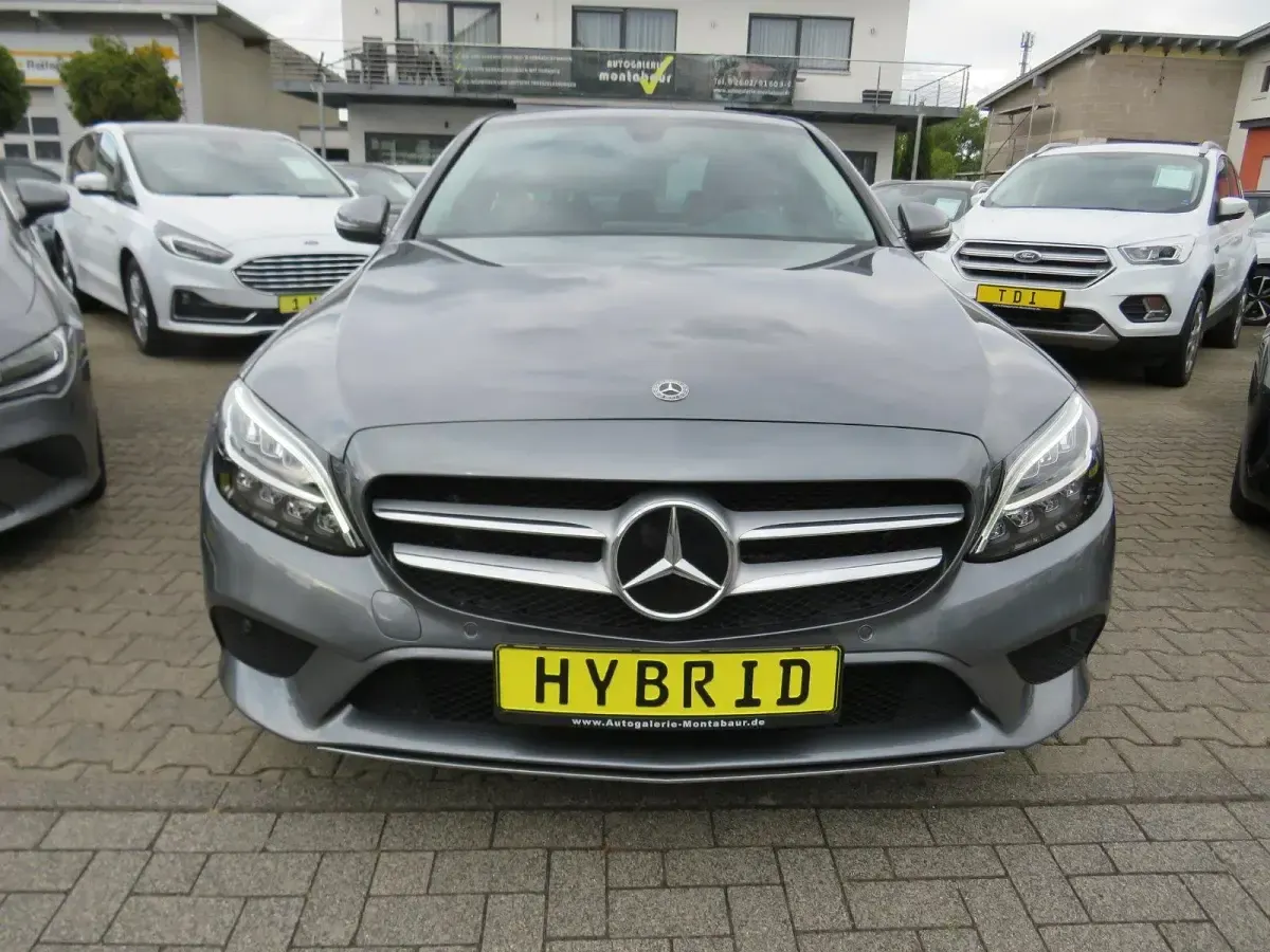 Gebraucht Mercedes C300 Avantgarde 194 PS (142 kW) 2021 Grau Limousine