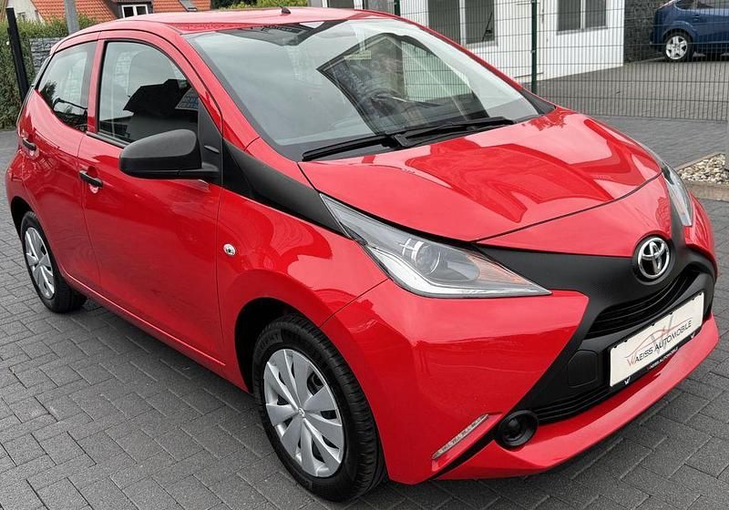 Rot Gebraucht 2017 Toyota Aygo Kleinwagen | 7.499 € (Guter Preis) - Bild 1/4