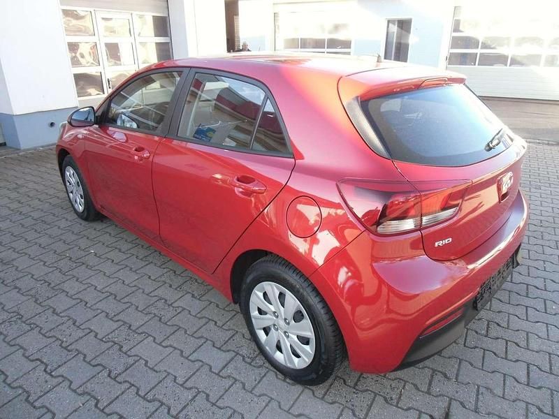 Gebraucht Kia Rio 101 PS (74 kW) 2023 Signalrot metallic Kleinwagen
