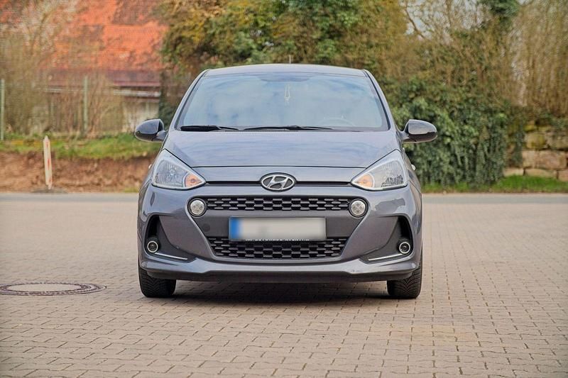 Gebraucht Hyundai i10 Trend 87 PS (63 kW) 2018 Grau Kleinwagen