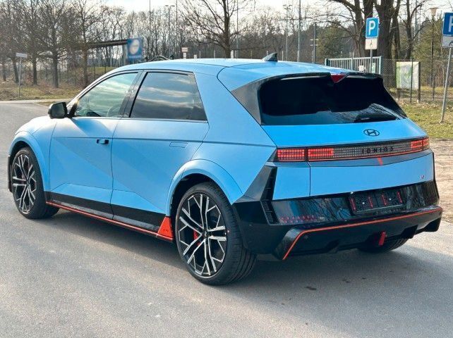 Blau Gebraucht 2024 Hyundai Ioniq 5 SUV | 52.398 € (Superpreis) - Bild 1/4