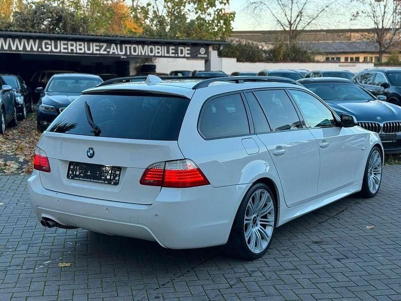 Gebraucht BMW 525 Sport Line 197 PS (144 kW) 2010 Alpinweiss iii Kombi