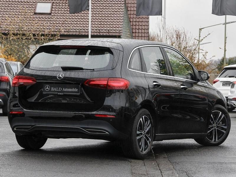 Gebraucht Mercedes B200 Progressive 163 PS (119 kW) 2025 Schwarz nachtschwarz Van / Kleinbus