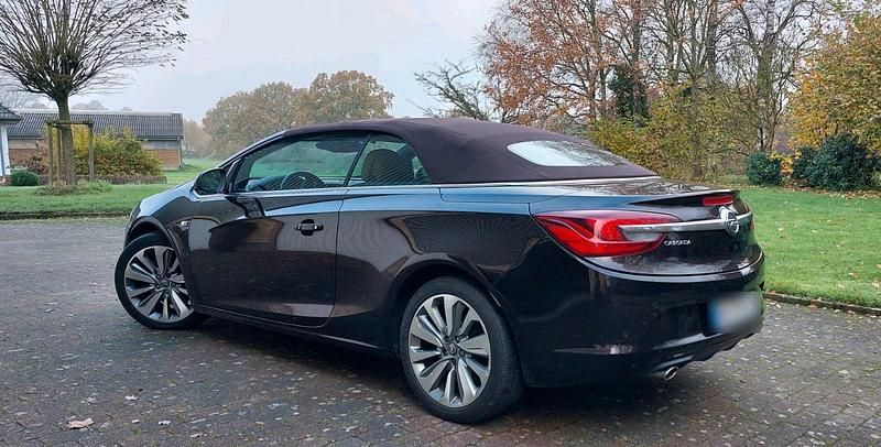 Gebraucht Opel Cascada 140 PS (102 kW) 2014 Andere farben Cabrio