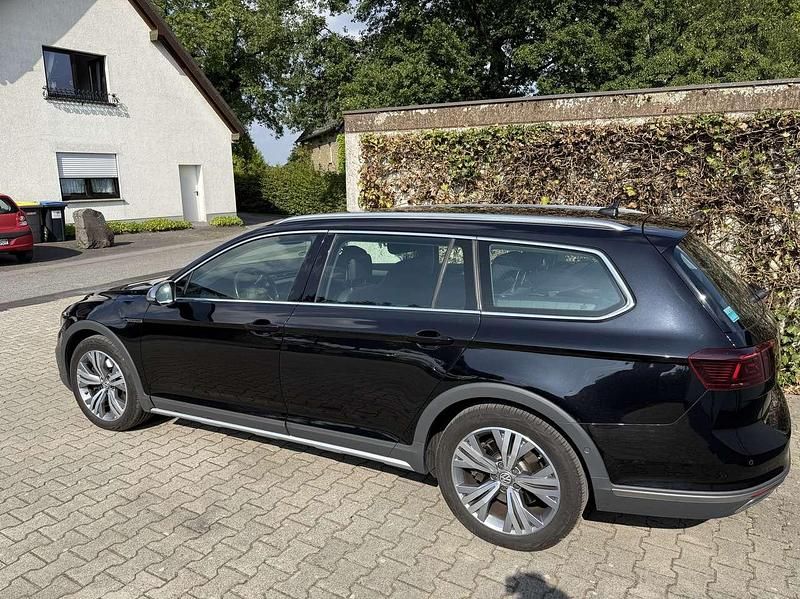 Gebraucht VW Passat Alltrack 239 PS (175 kW) 2019 Schwarz Kombi