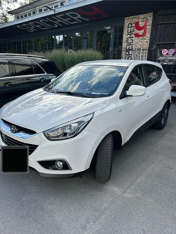 Weiß Gebraucht 2013 Hyundai ix35 Edition SUV | 8.400 € (Guter Preis) - Bild 1/4