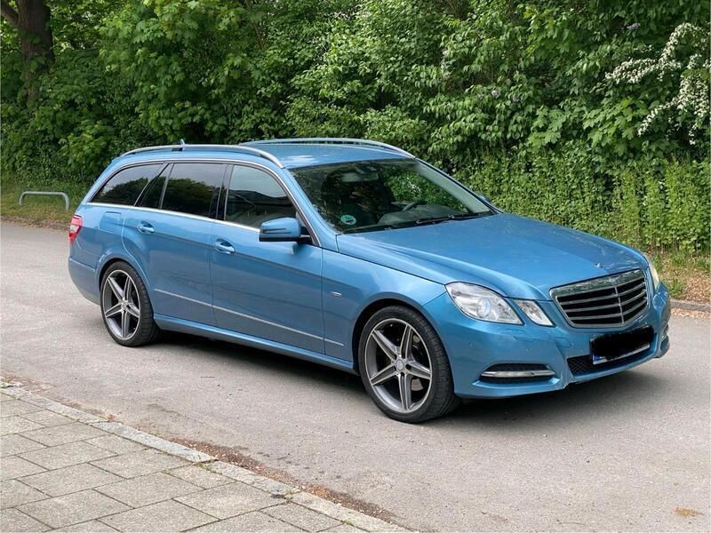 Blau Gebraucht 2012 Mercedes E250 Avantgarde Kombi | 7.499 € (Guter Preis) - Bild 1/4