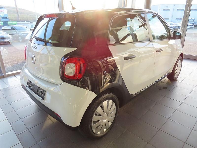 Gebraucht Smart ForFour 71 PS (52 kW) 2019 Schwarz Kleinwagen