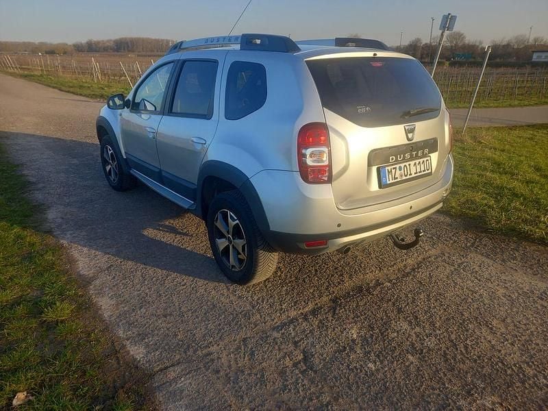 Gebraucht Dacia Duster Essentiel 114 PS (83 kW) 2017 Grau SUV