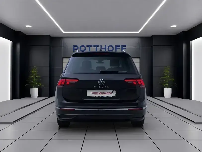 Gebraucht VW Tiguan Active 150 PS (110 kW) 2022 Deep black perleffekt SUV