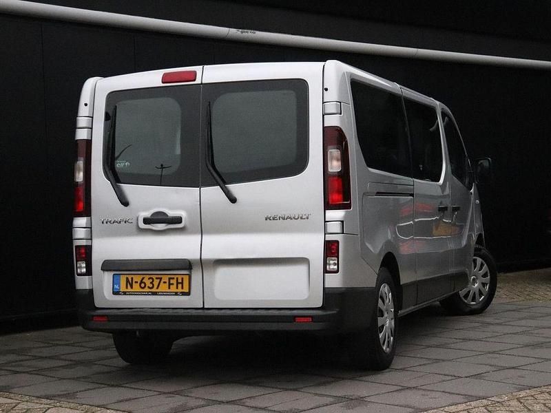 Gebraucht Renault Trafic Authentique 95 PS (69 kW) 2016 Grau Van / Kleinbus
