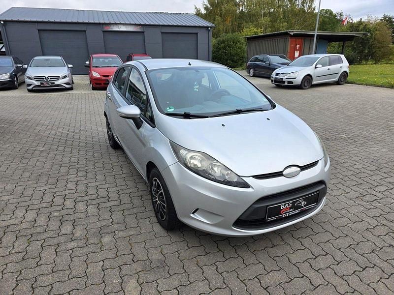 Silber Gebraucht 2010 Ford Fiesta Trend Kleinwagen | 2.550 € (Fairer Preis) - Bild 1/4