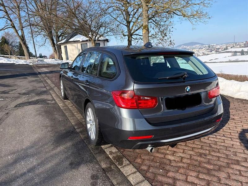 Gebraucht BMW 320 184 PS (135 kW) 2015 Grau Kombi