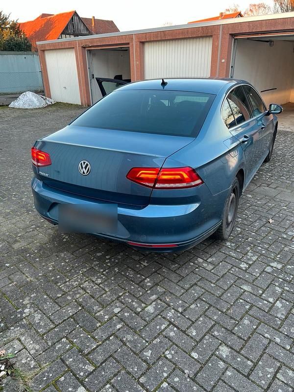 Gebraucht VW Passat Comfortline 150 PS (110 kW) 2016 Blau Limousine