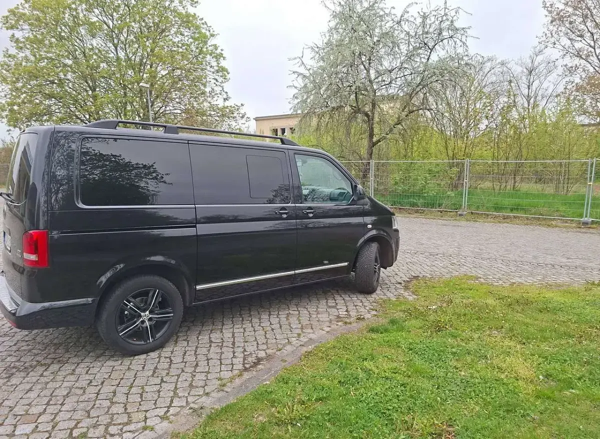 Gebraucht VW Multivan Highline 179 PS (131 kW) 2014 Schwarz Van / Kleinbus