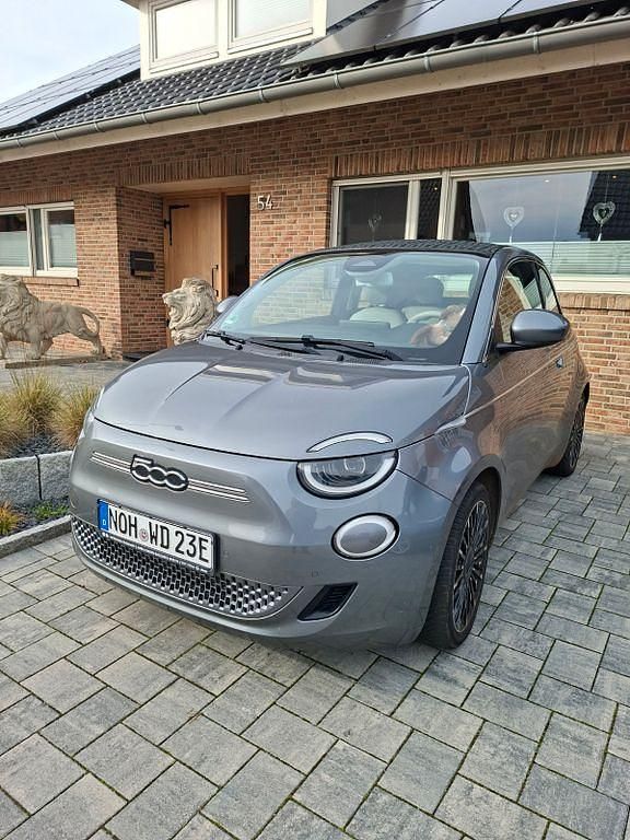 Grau Gebraucht 2021 Fiat 500e La Prima Cabrio | 17.950 € (Guter Preis) - Bild 1/4