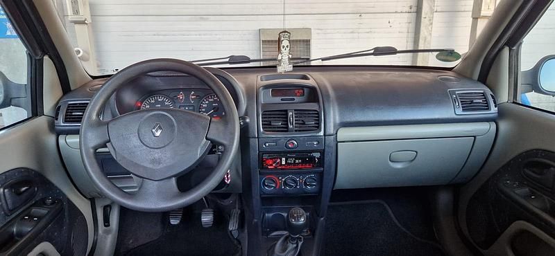 Gebraucht Renault Clio II 75 PS (55 kW) 2001 Blau Kleinwagen