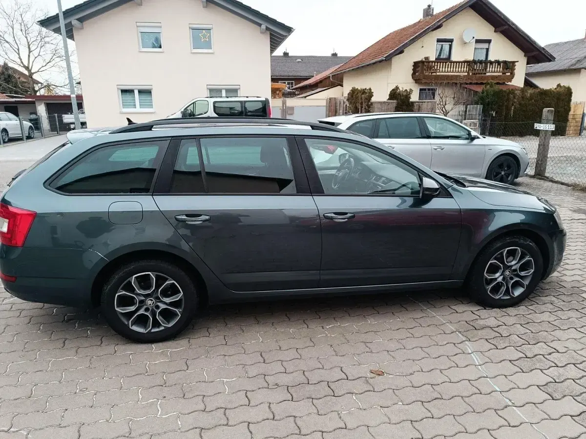Gebraucht Skoda Octavia Ambition 105 PS (77 kW) 2015 Grau Kleinwagen
