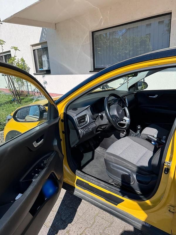 Gebraucht Kia Stonic 84 PS (61 kW) 2019 Gelb SUV