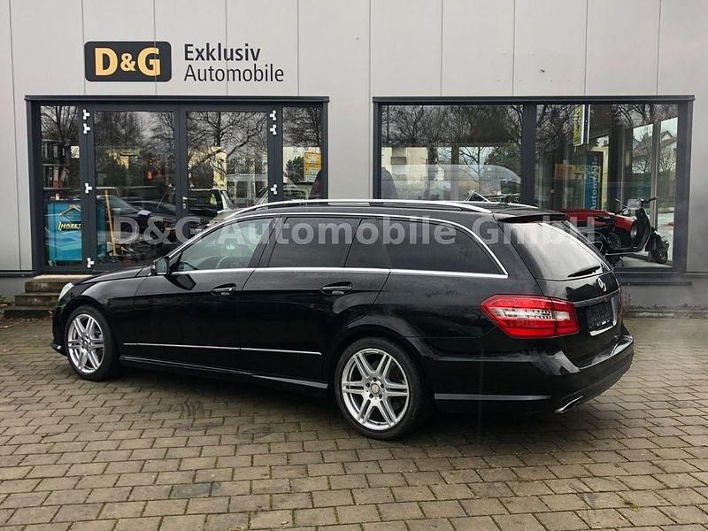 Używany Mercedes E500 Elegance 387 KM (284 kW) 2010 Czarny Kombi