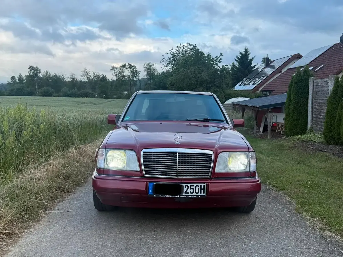 Gebraucht Mercedes E250 150 PS (110 kW) 1993 Rot Limousine