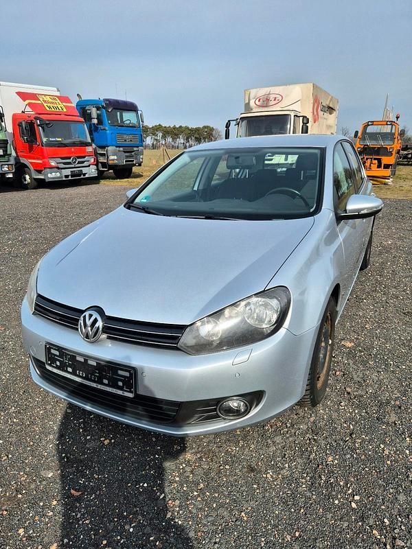 Gebraucht VW Golf VI 105 PS (77 kW) 2012 Silber Kleinwagen