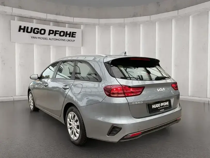 Usado Kia Ceed Vision 101 CV (74 kW) 2023 Plateado Utilitario