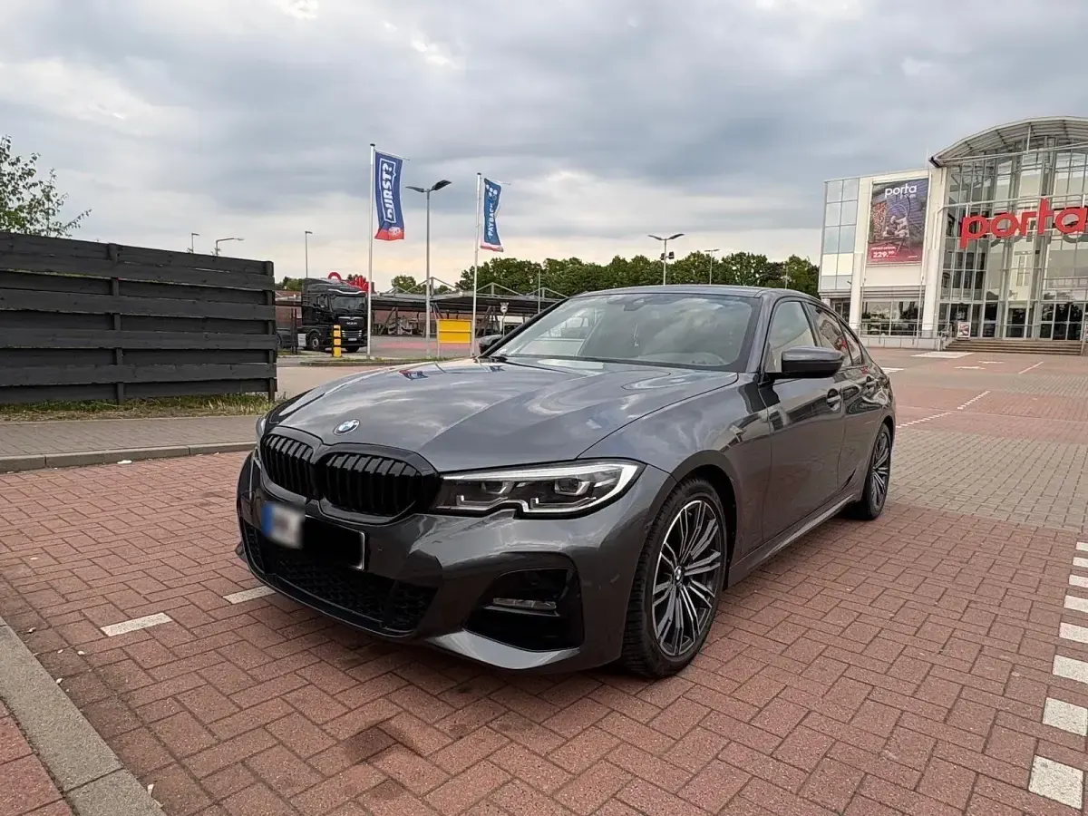Gebraucht BMW 318 M Sport 150 PS (110 kW) 2019 Grau Limousine