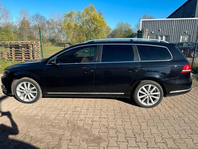 Gebraucht VW Passat 140 PS (102 kW) 2011 Schwarz Kombi