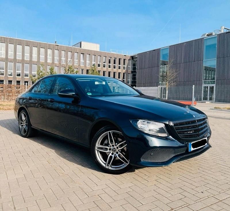 Gebraucht Mercedes E220 194 PS (142 kW) 2016 Grün Limousine