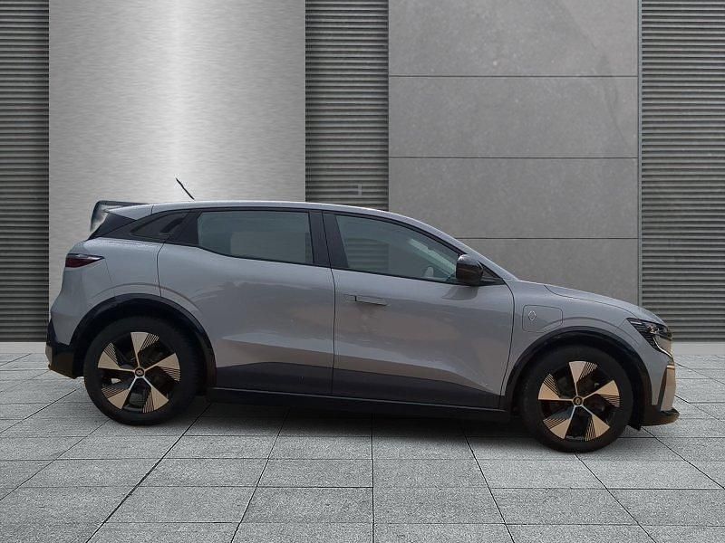 Grau Gebraucht 2022 Renault Mégane Equilibre | 20.010 € (Fairer Preis) - Bild 1/4